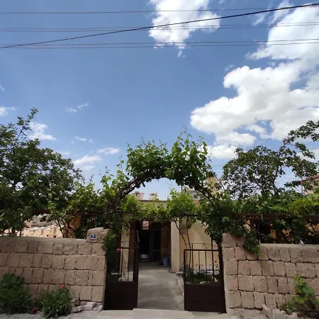 Apartman Acan Guenluek Kiralik Ev Uerguep Mustafapaşa