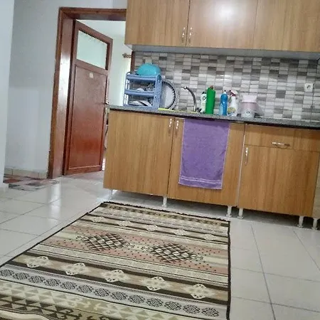 Acan Guenluek Kiralik Ev Uerguep Mustafapaşa