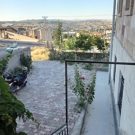 Acan Guenluek Kiralik Ev Uerguep Mustafapaşa