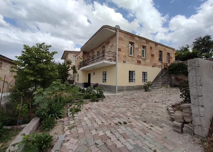 Apartman Acan Guenluek Kiralik Ev Uerguep Mustafapaşa