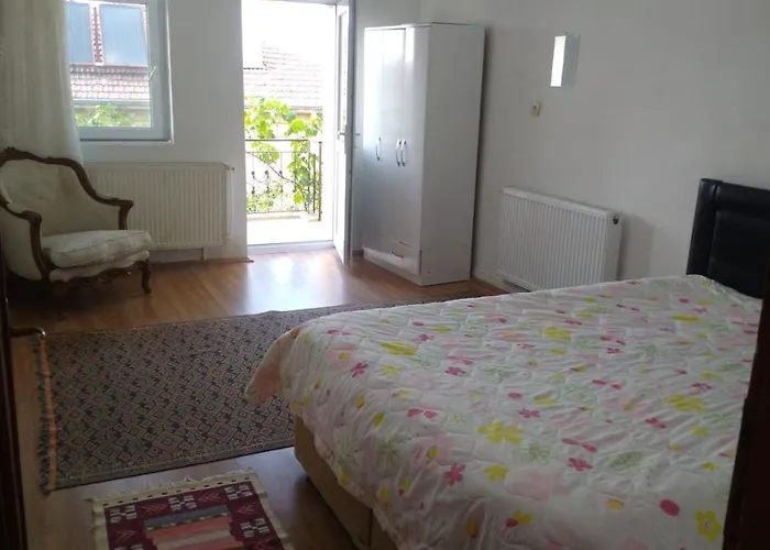 Acan Guenluek Kiralik Ev Uerguep Mustafapaşa