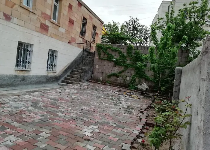 Acan Guenluek Kiralik Ev Uerguep Mustafapaşa