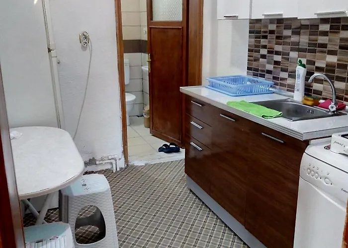 Acan Guenluek Kiralik Ev Uerguep Mustafapaşa